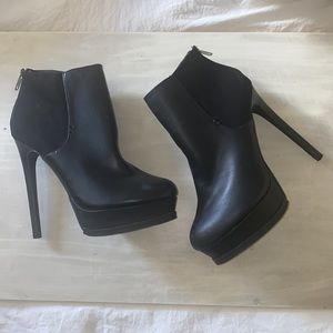 Black high heels booties